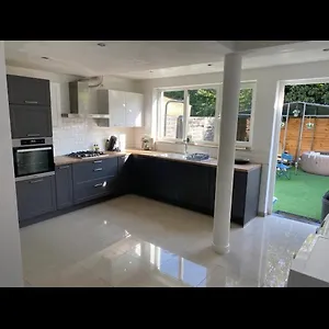 Spacieux Avec Terrasse Et Garage Prive Appartement